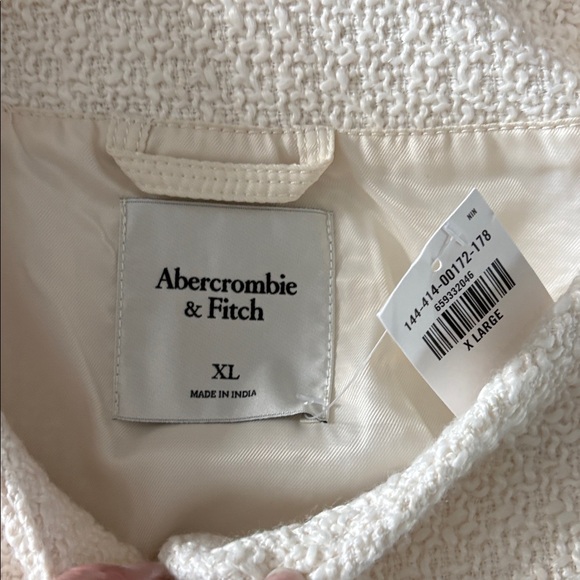 Abercrombie & Fitch Elegant White Textured Women's Jacket - Picture 5 of 6